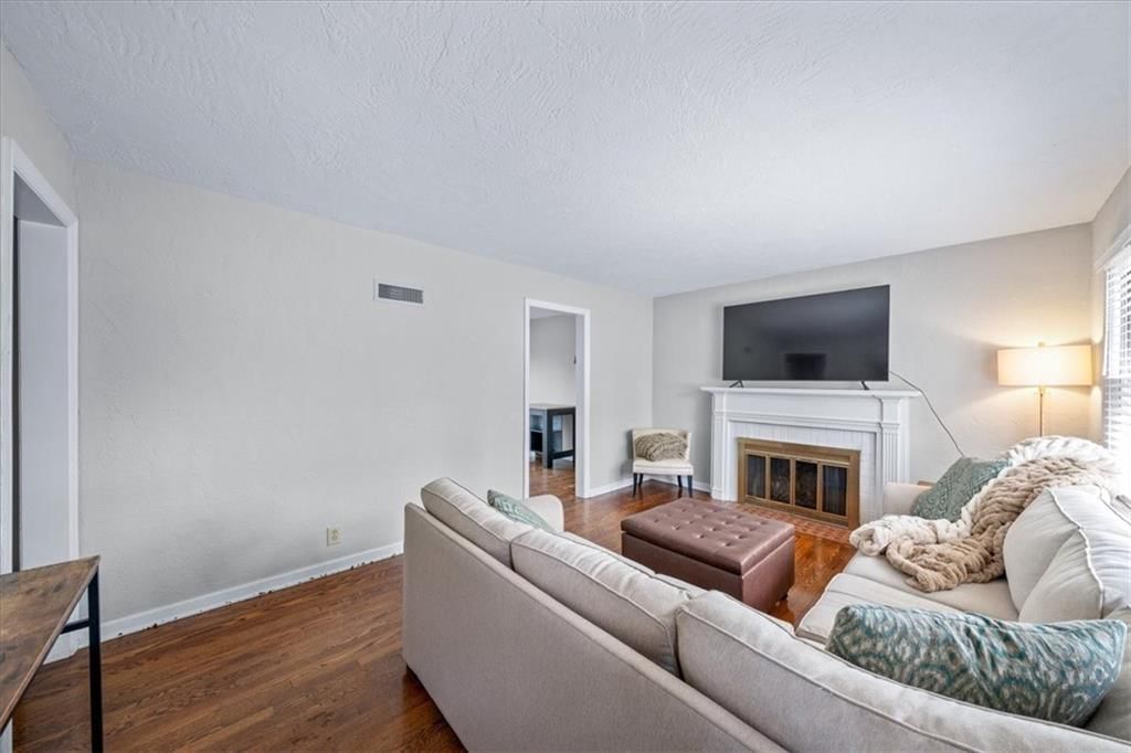 2816 W 47th Terrace — photo 4