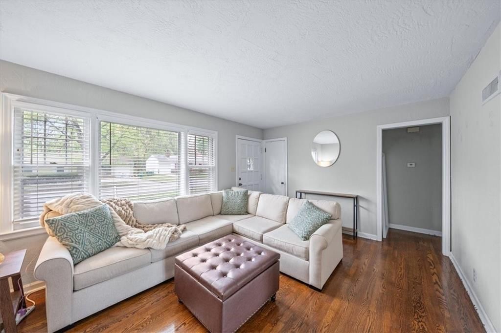 2816 W 47th Terrace — photo 5