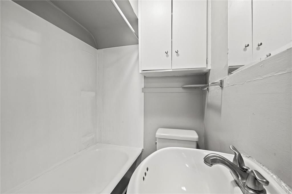 514 W Walnut Street — photo 17