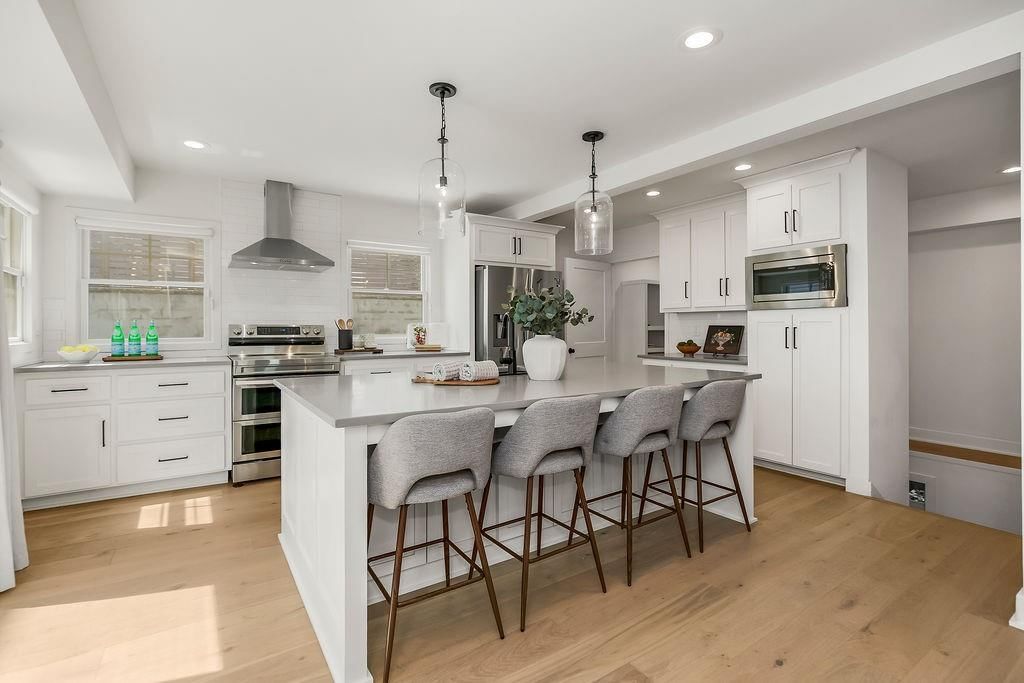 4536 Mercier Street — photo 8