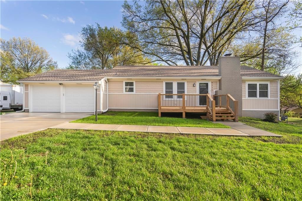 8025 Waverly Avenue, Kansas City, KS
