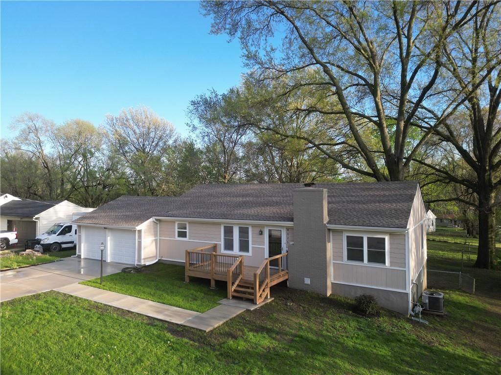 8025 Waverly Avenue — photo 4