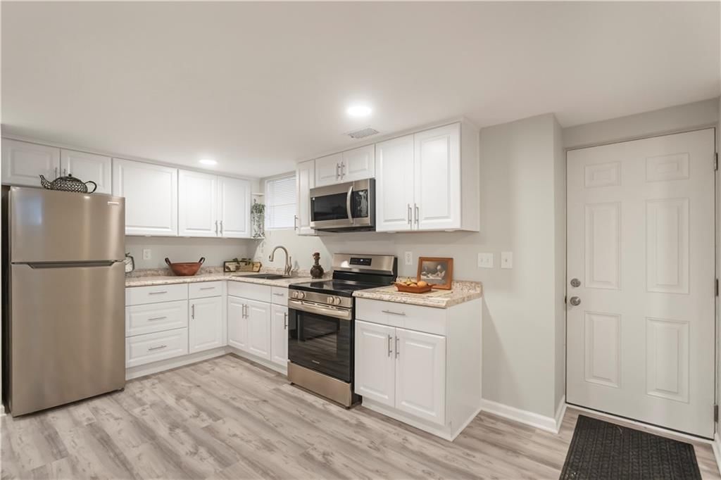 8025 Waverly Avenue — photo 10
