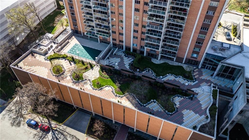 121 W 48th Street — photo 1
