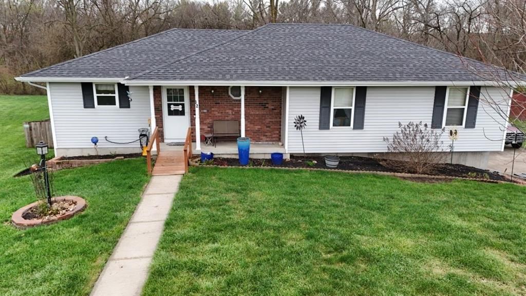 32 Mackenzie Drive, St Joseph, MO