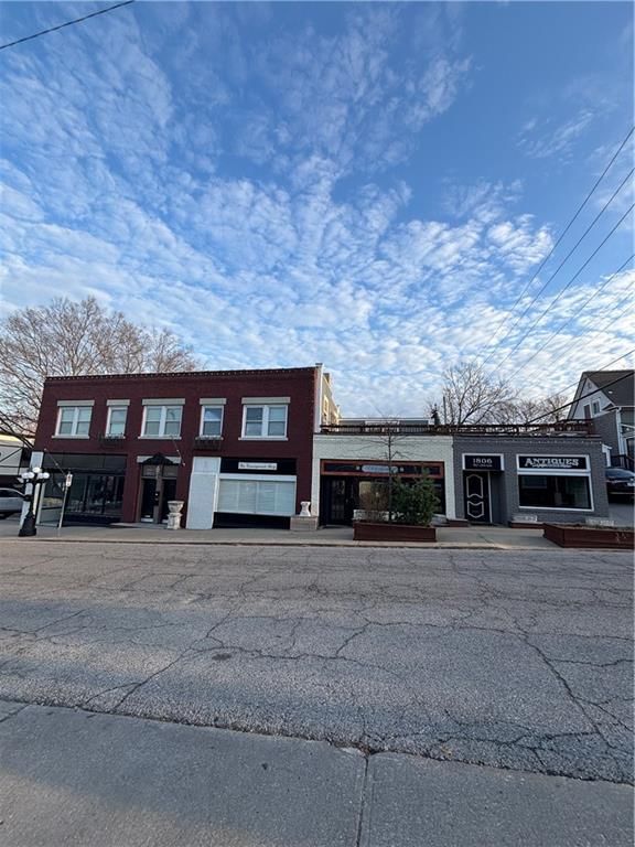 1806 W 45th Street — photo 2