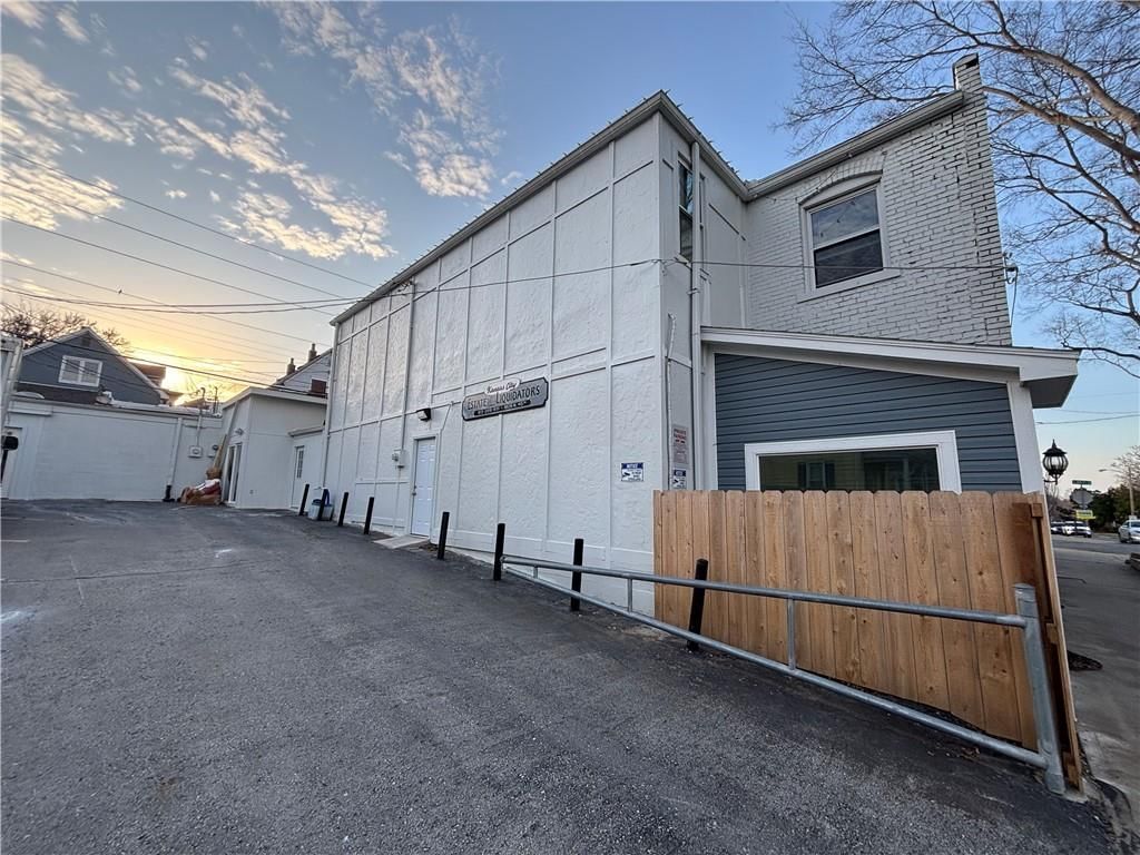 1806 W 45th Street — photo 4