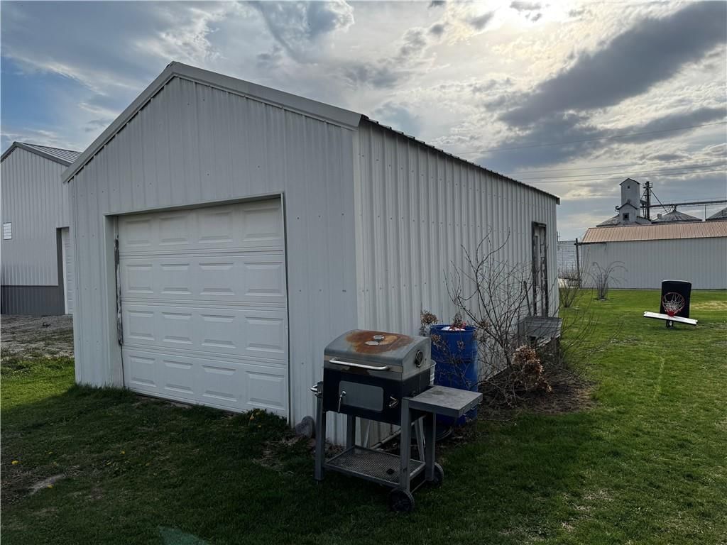 110 N Main Street — photo 4