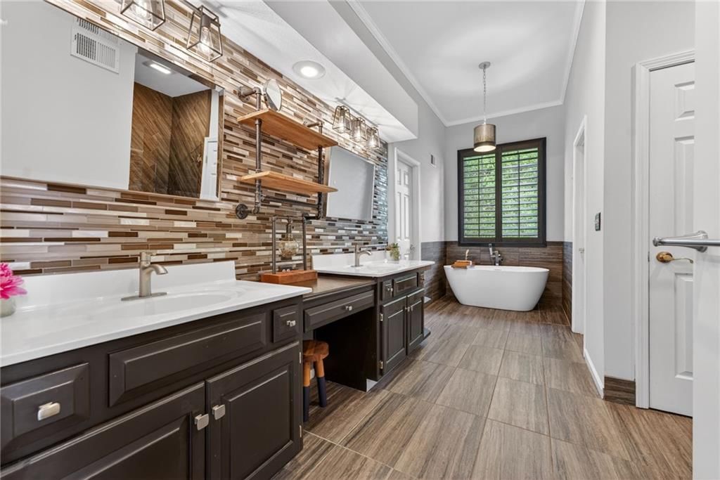 17570 Bond Avenue — photo 33