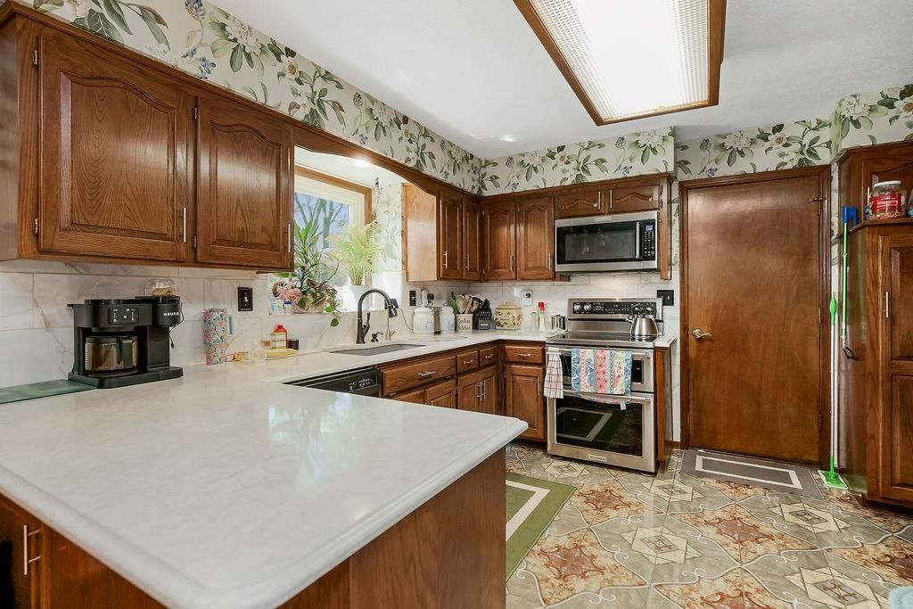 7719 Larson Avenue — photo 7