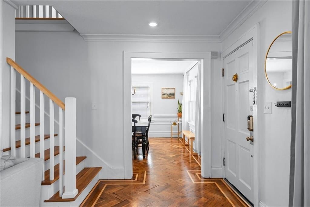 7 W Winthrope Road — photo 2
