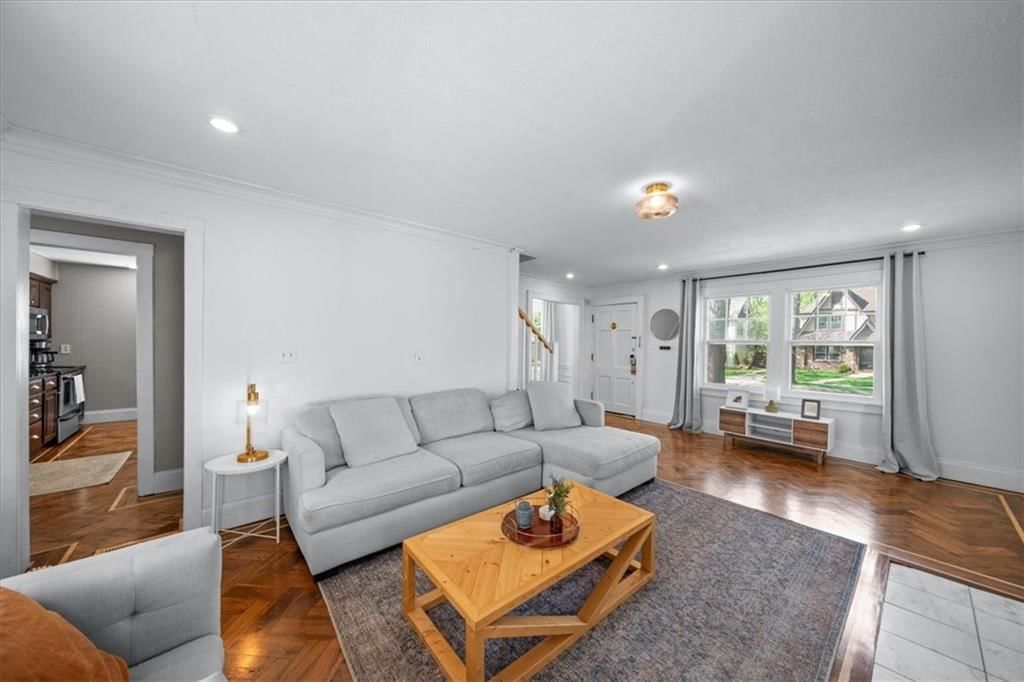 7 W Winthrope Road — photo 4