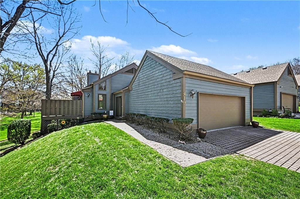 419 Lakeside Drive, Liberty, MO