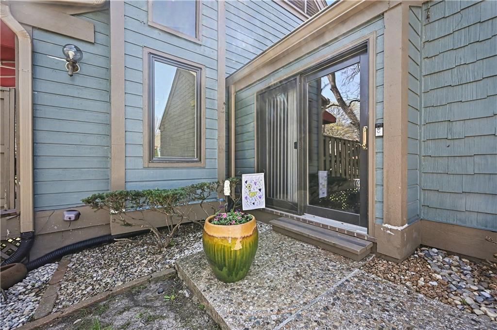 419 Lakeside Drive — photo 3