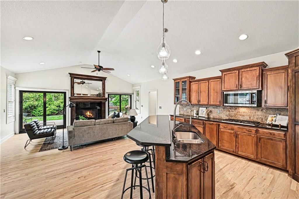 6134 Howe Drive — photo 8
