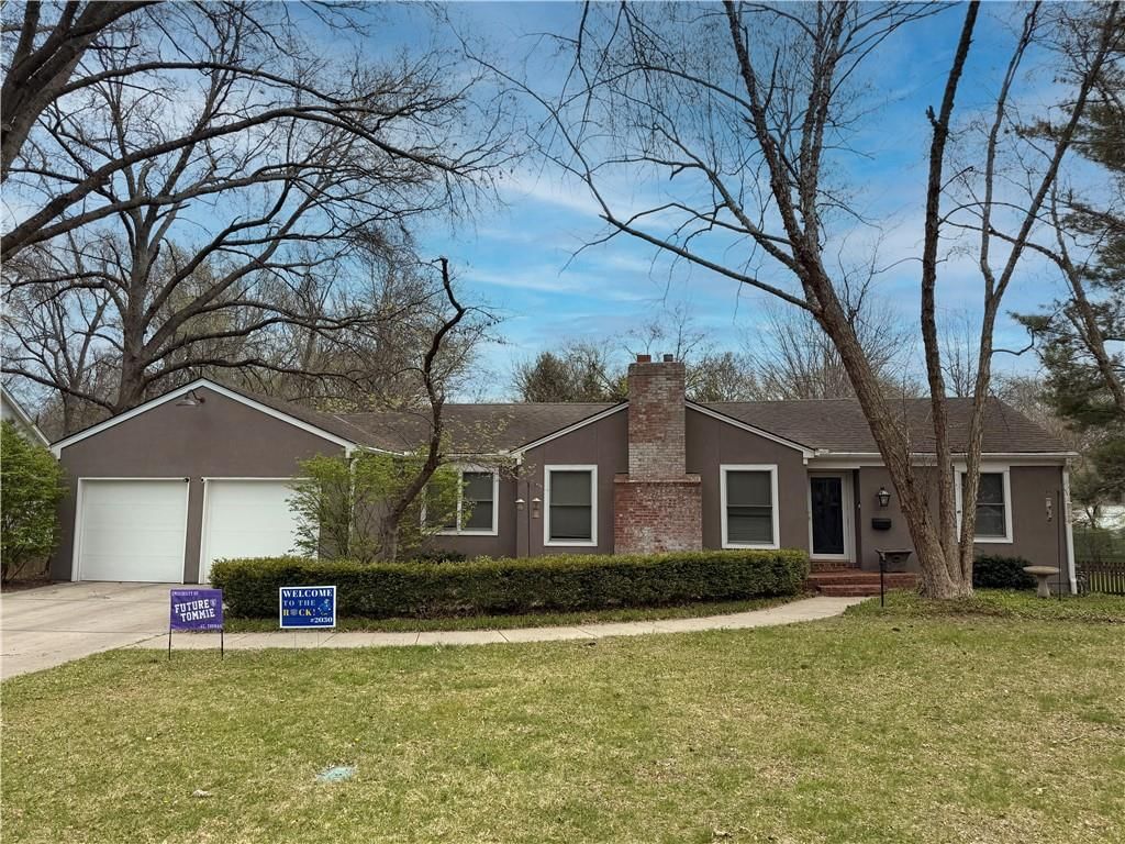9537 Manor Road, Leawood, KS
