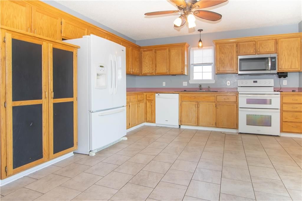 1004 Fox Run Court — photo 4