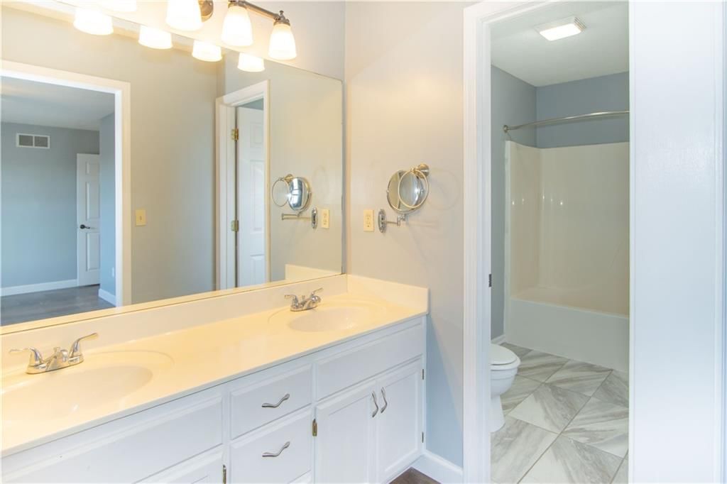 1004 Fox Run Court — photo 12