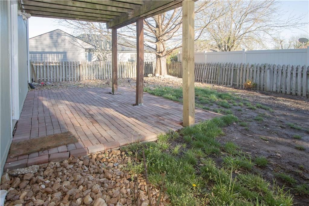 1004 Fox Run Court — photo 25
