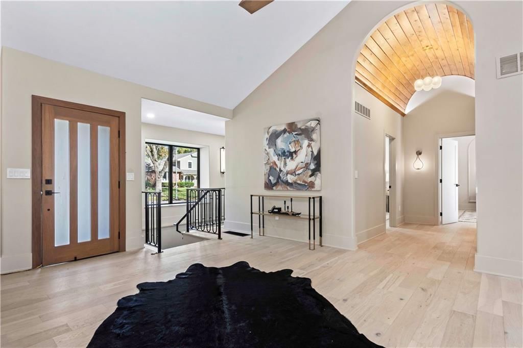 2019 W 81 st Terrace — photo 2