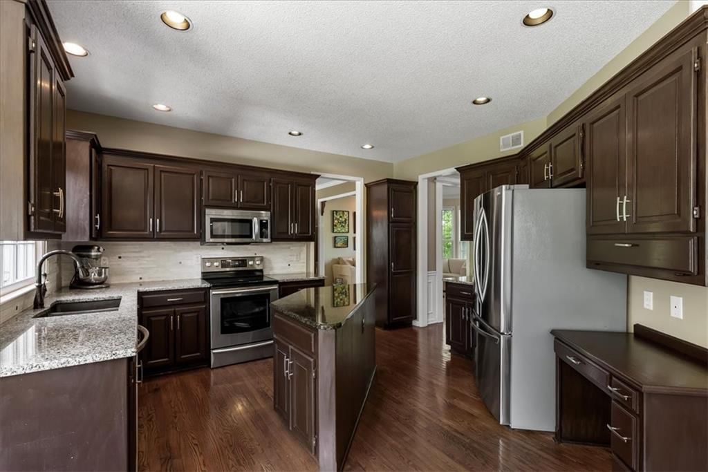 9009 W 148TH Terrace — photo 11
