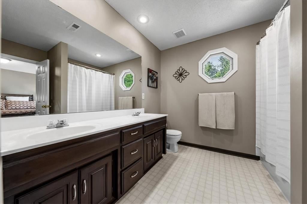 9009 W 148TH Terrace — photo 32