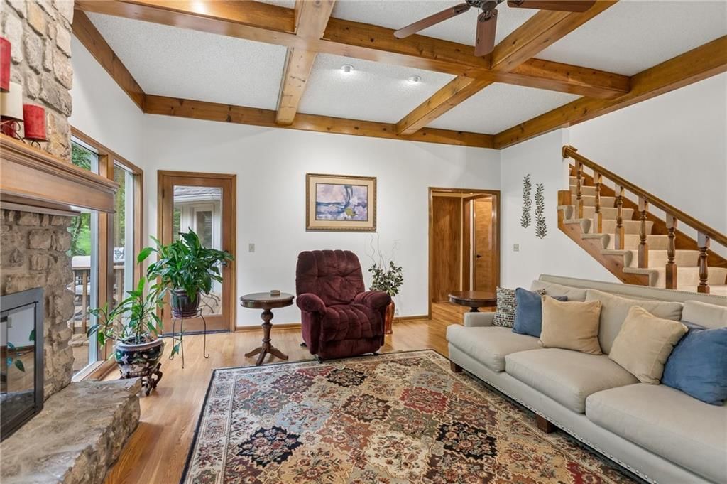 142 The Woodlands Drive — photo 9