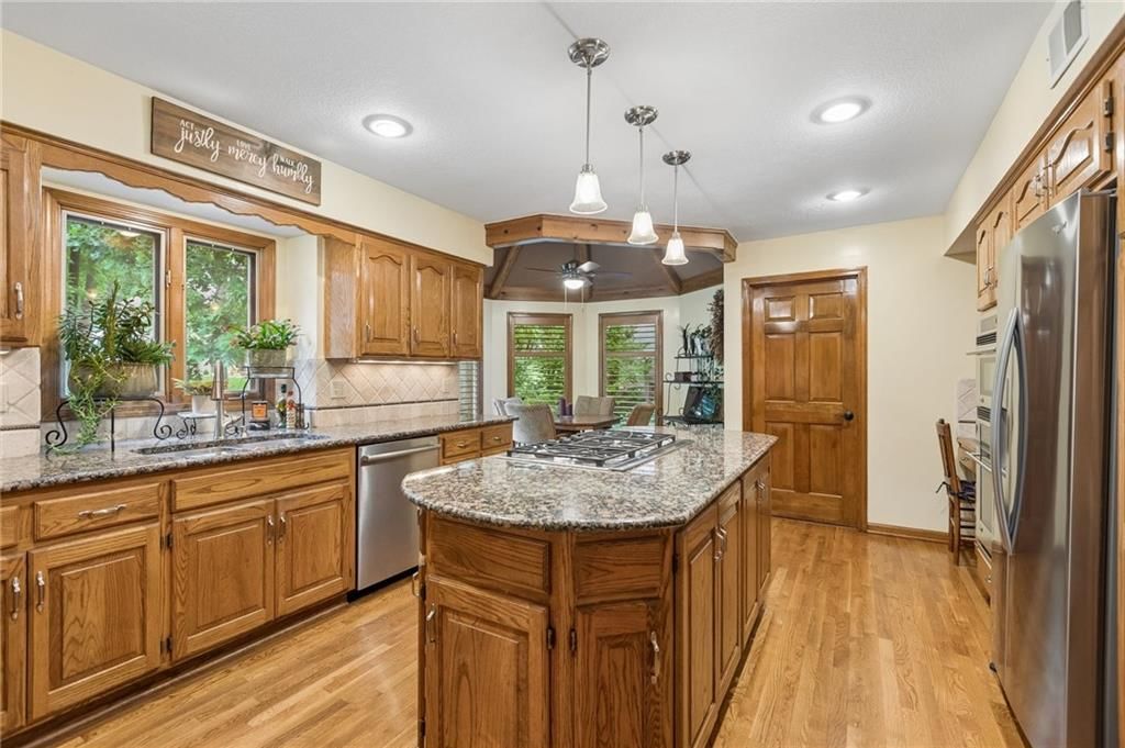 142 The Woodlands Drive — photo 10