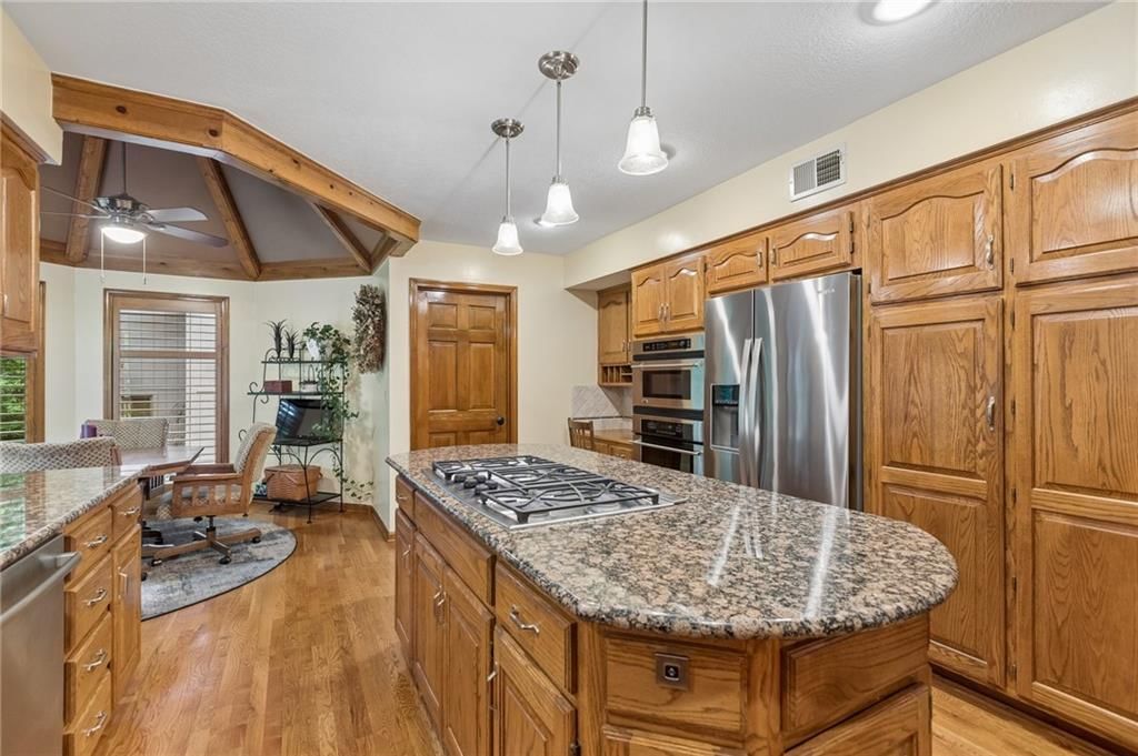142 The Woodlands Drive — photo 11