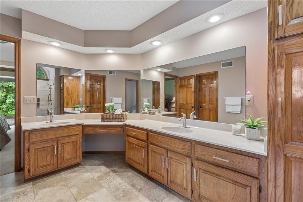 142 The Woodlands Drive — photo 22