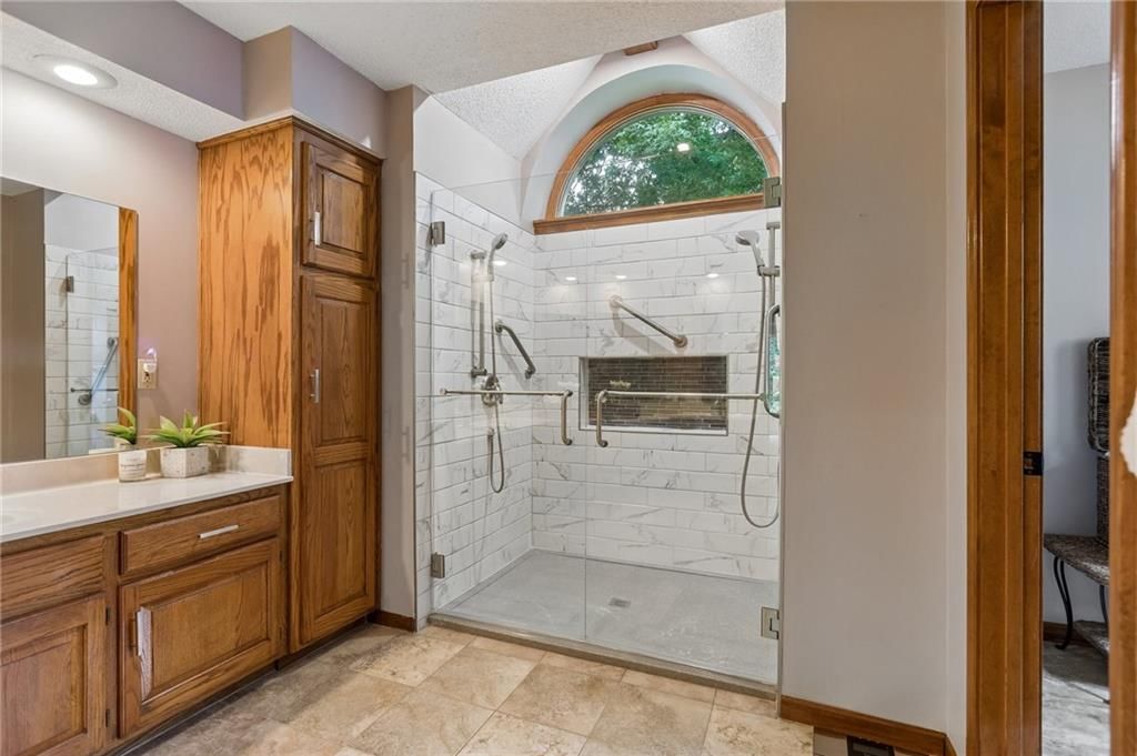 142 The Woodlands Drive — photo 23