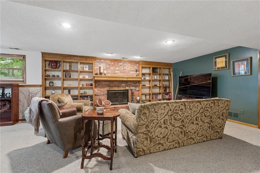 142 The Woodlands Drive — photo 32