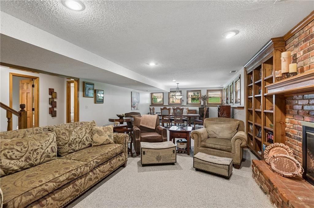 142 The Woodlands Drive — photo 33