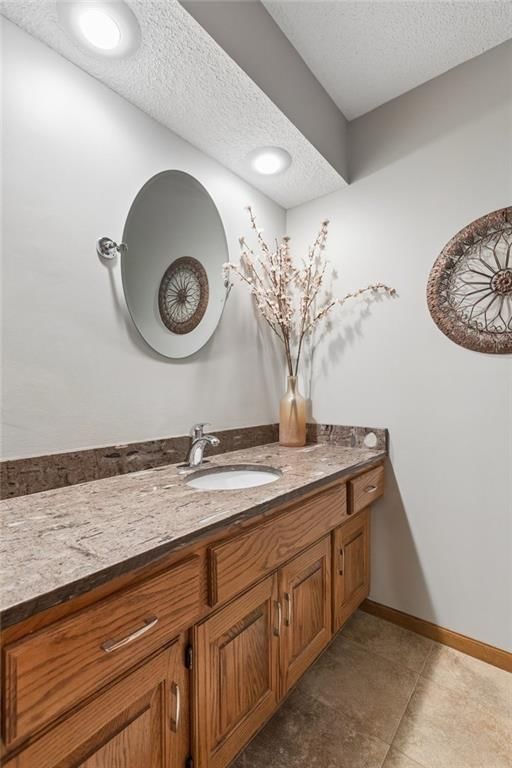 142 The Woodlands Drive — photo 37