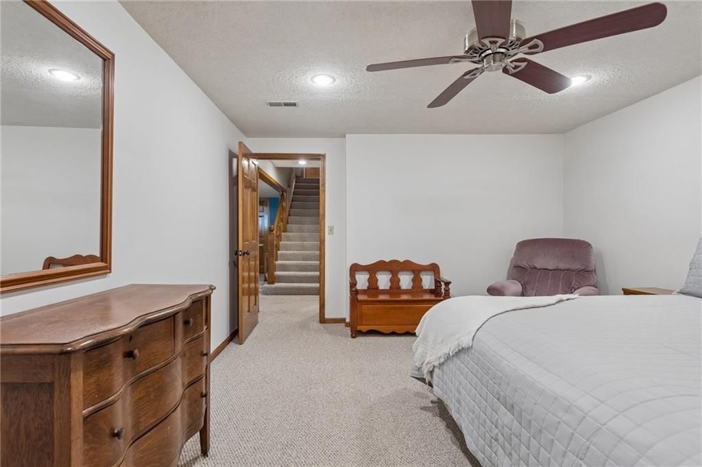 142 The Woodlands Drive — photo 40