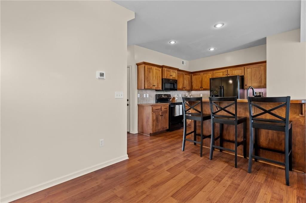201 N LAUREL Street — photo 11