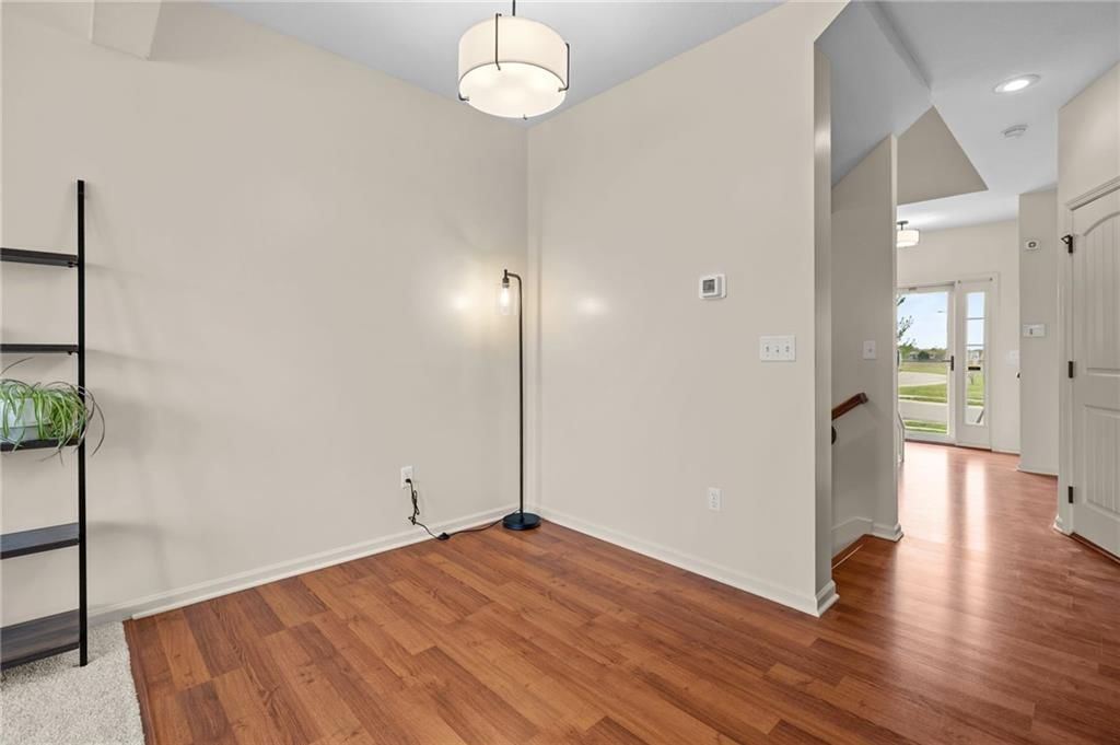 201 N LAUREL Street — photo 16