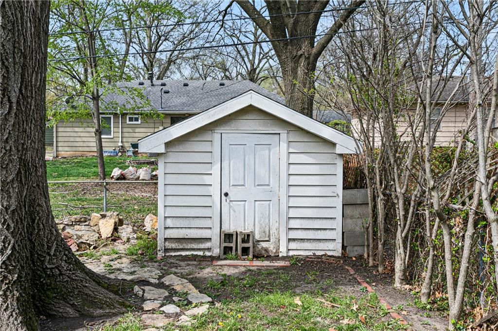 9248 Craig Street — photo 28