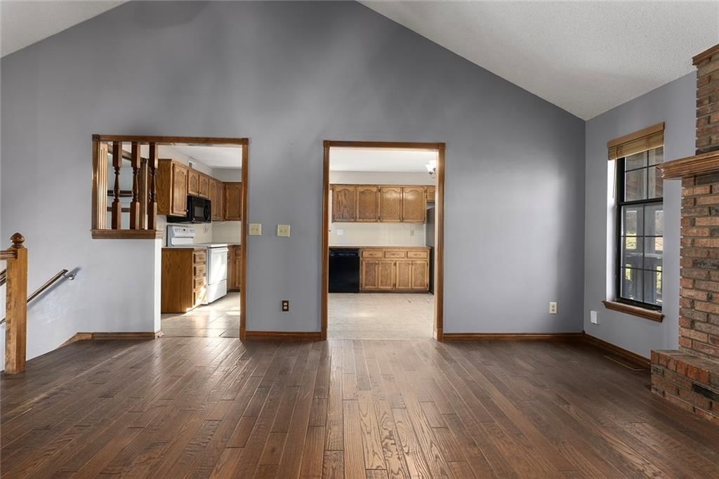 305 SE Bent Tree Drive — photo 6