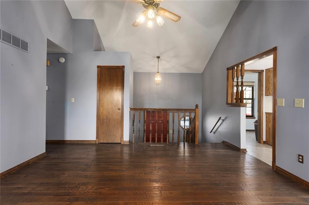 305 SE Bent Tree Drive — photo 8