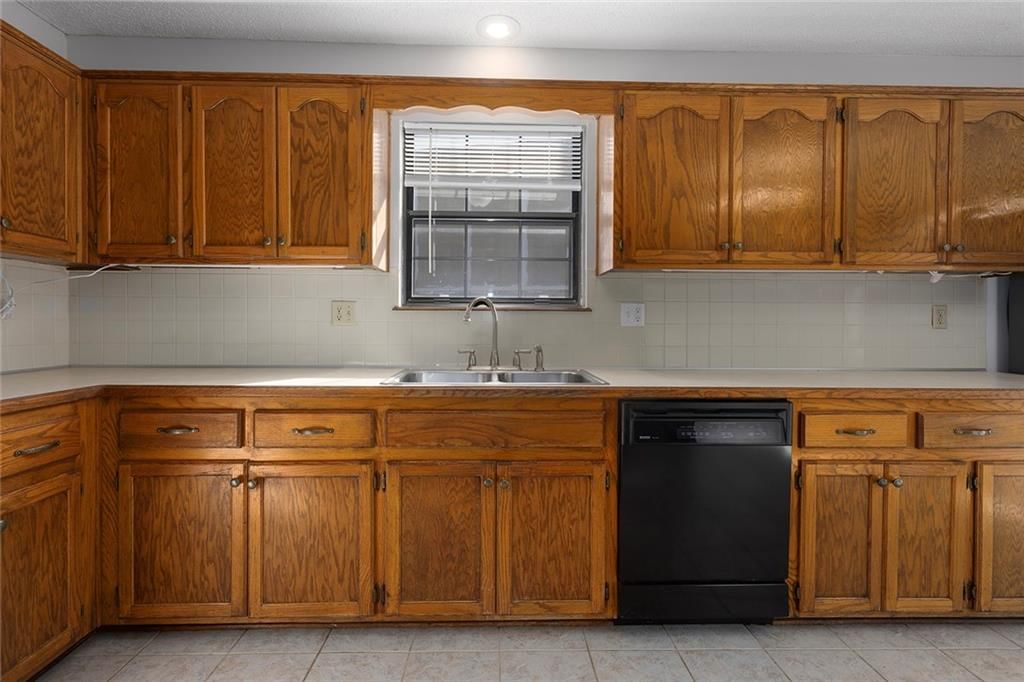 305 SE Bent Tree Drive — photo 9