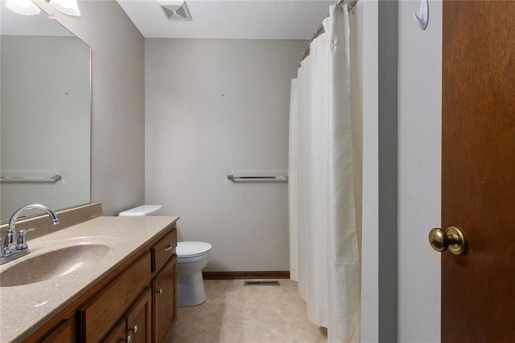 305 SE Bent Tree Drive — photo 13