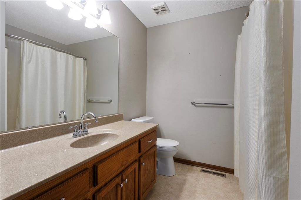 305 SE Bent Tree Drive — photo 14