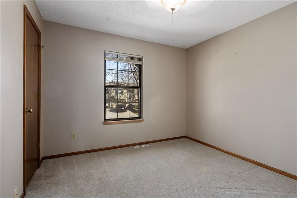 305 SE Bent Tree Drive — photo 15