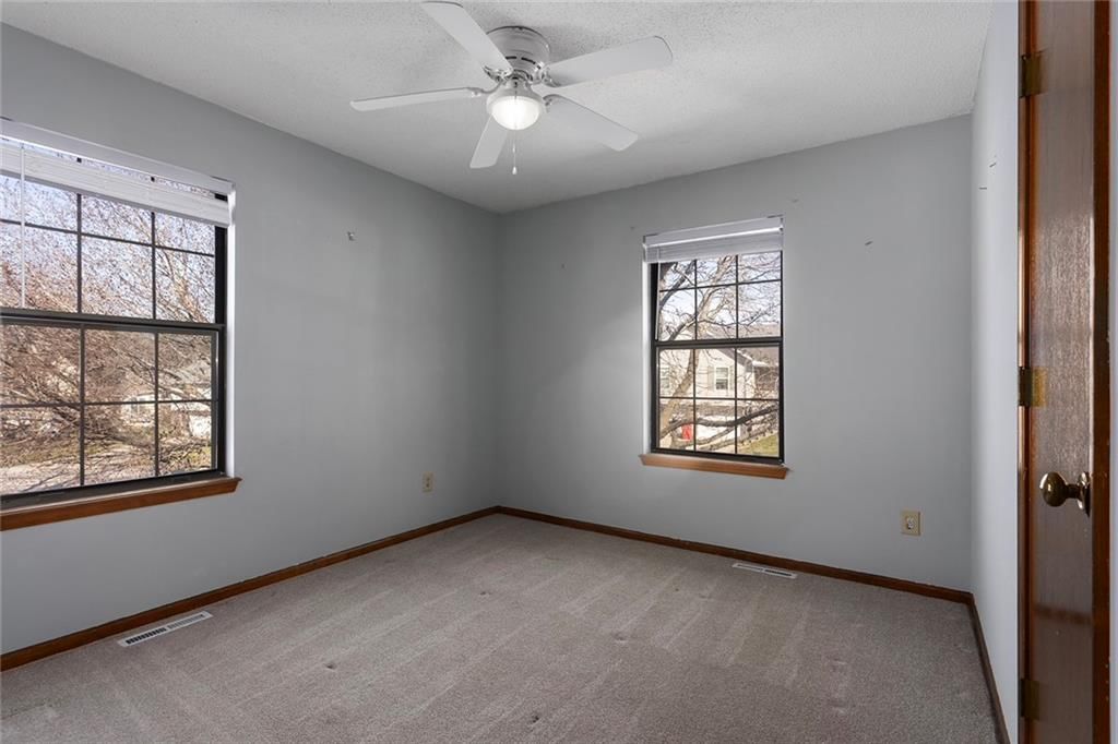 305 SE Bent Tree Drive — photo 16