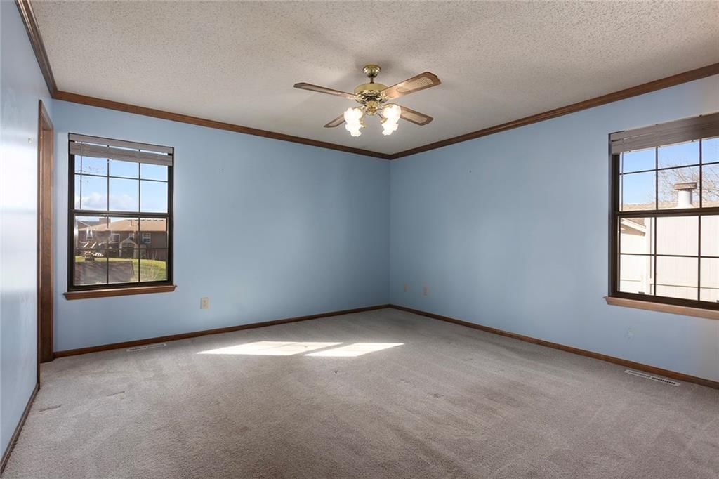 305 SE Bent Tree Drive — photo 18