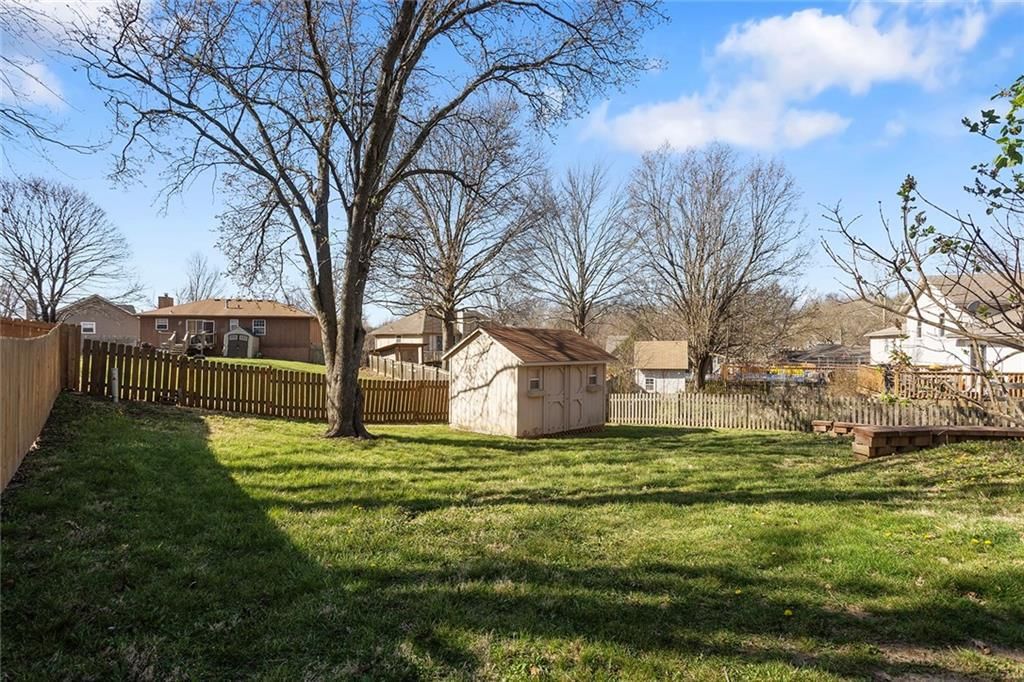 305 SE Bent Tree Drive — photo 32