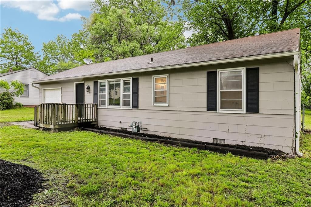 11709 Lawndale Avenue — photo 3