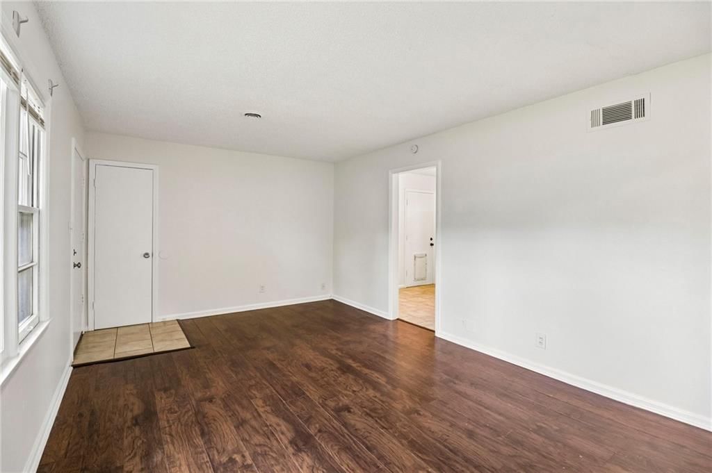 11709 Lawndale Avenue — photo 5