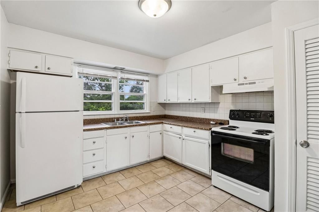 11709 Lawndale Avenue — photo 9